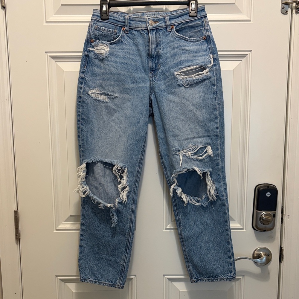 American Eagle Outfitters Light Blue Distressed Mom Jeans